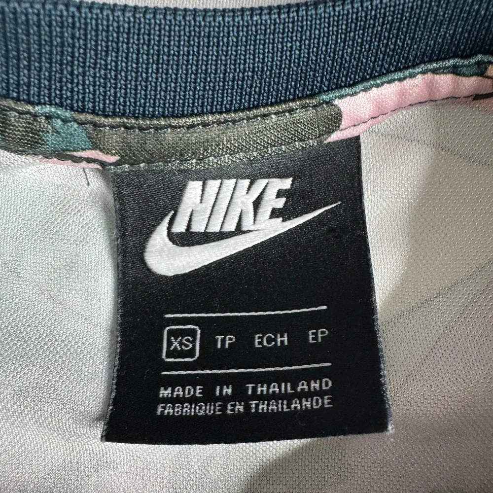 Nike Sportswear Clash Allover Print Top Multicolor Short Sleeve Womens XS